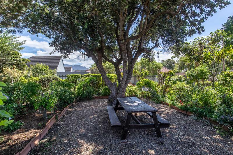 5 Bedroom Property for Sale in Bergvliet Western Cape